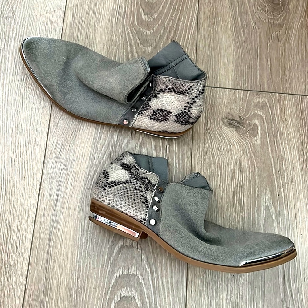 Sz 6 sued and snakeskin booties flats
